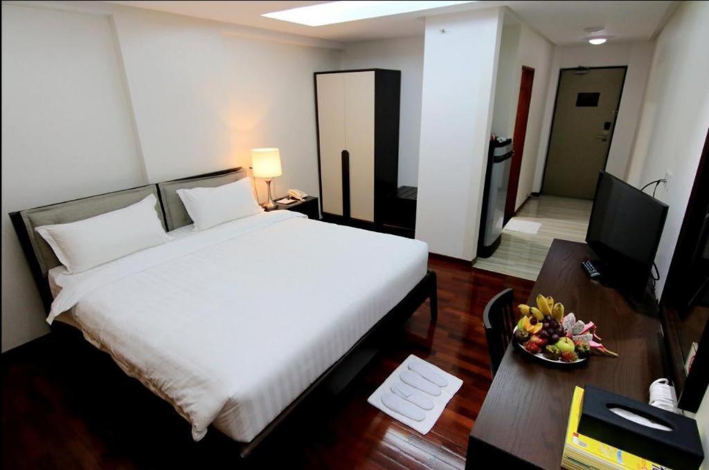 Myanmar Life Hotel Yangon Exterior foto