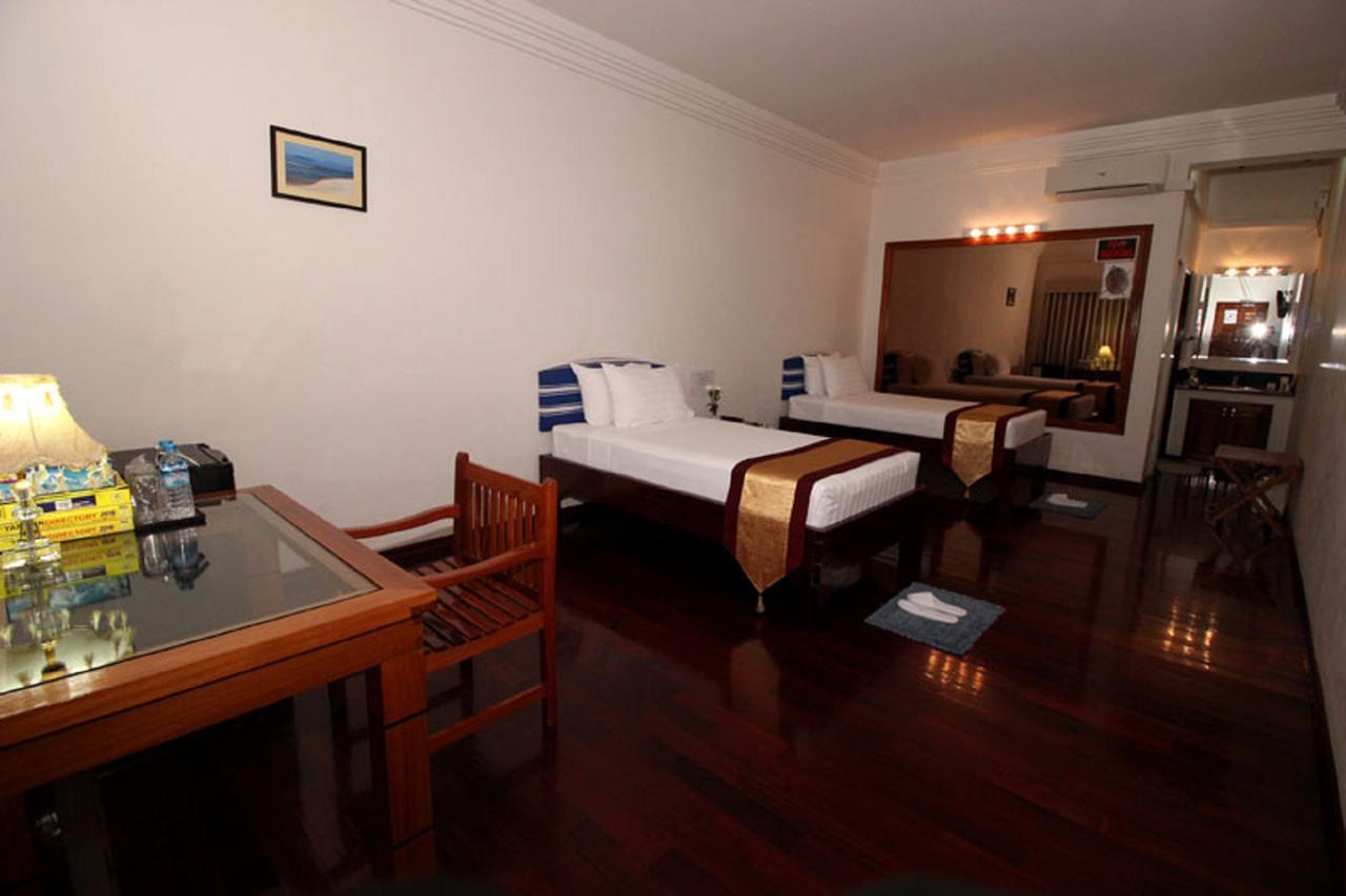 Myanmar Life Hotel Yangon Exterior foto