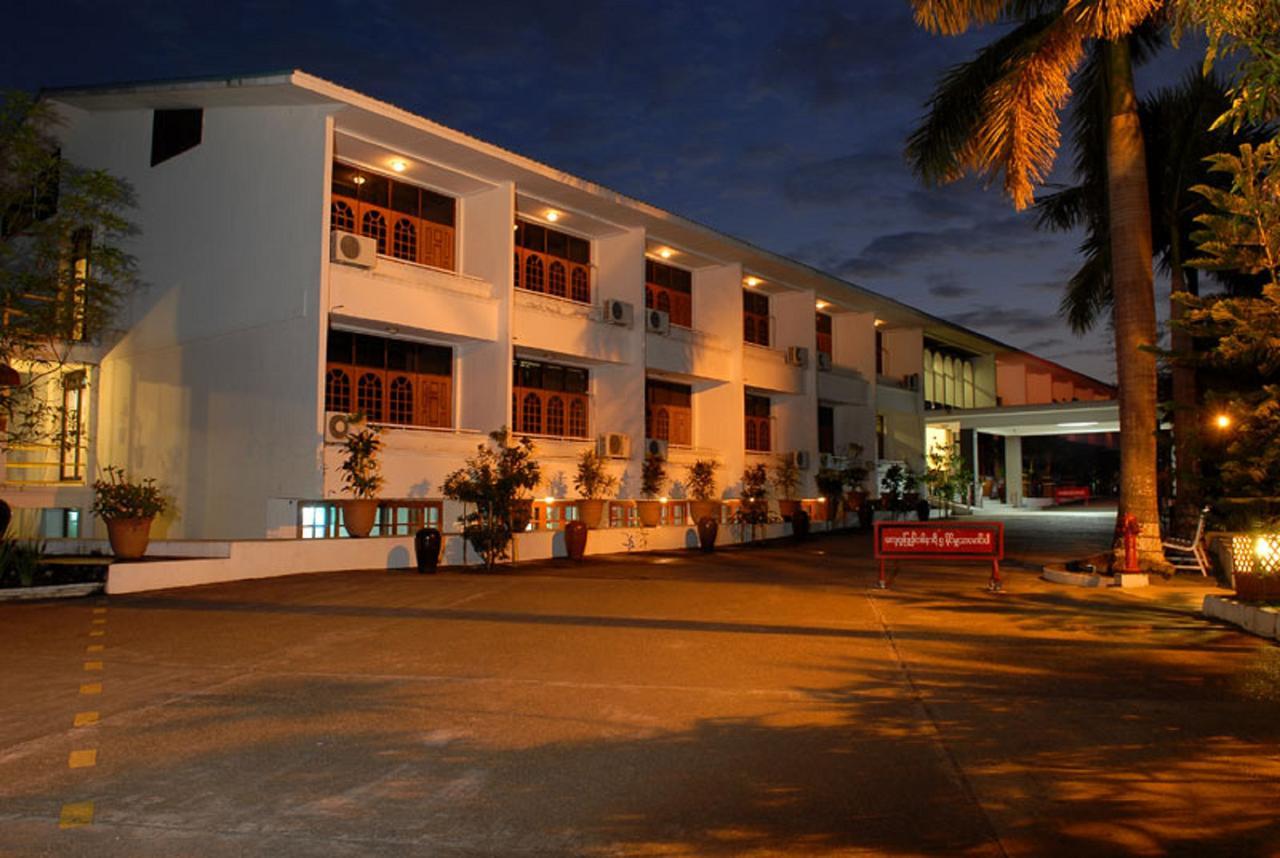 Myanmar Life Hotel Yangon Exterior foto