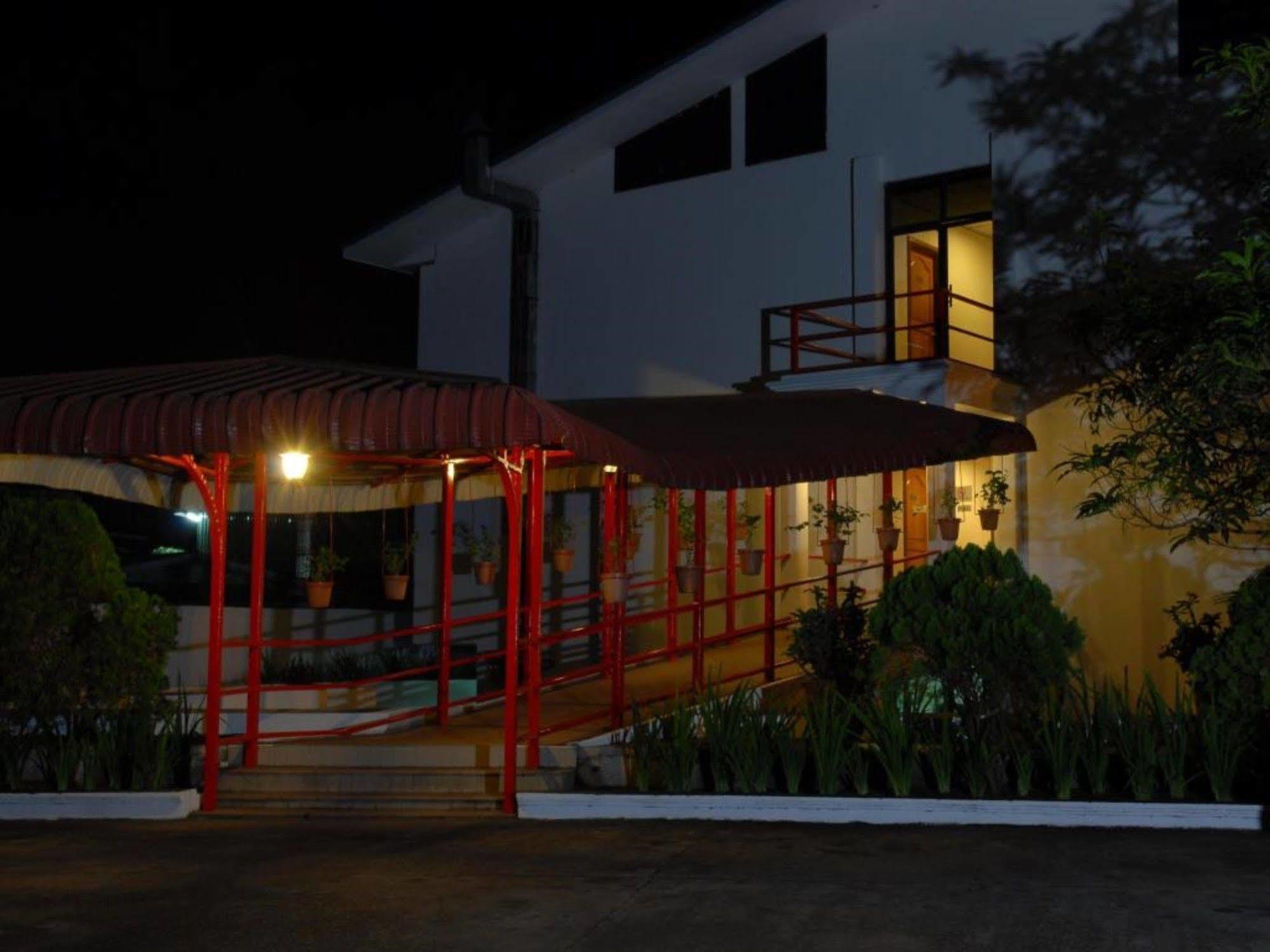 Myanmar Life Hotel Yangon Exterior foto