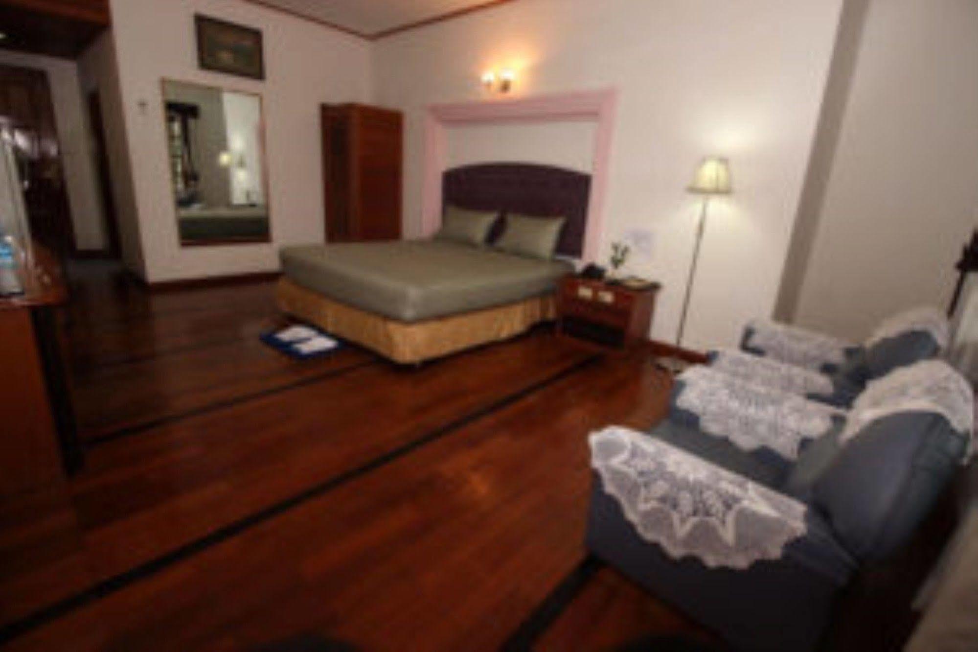 Myanmar Life Hotel Yangon Exterior foto