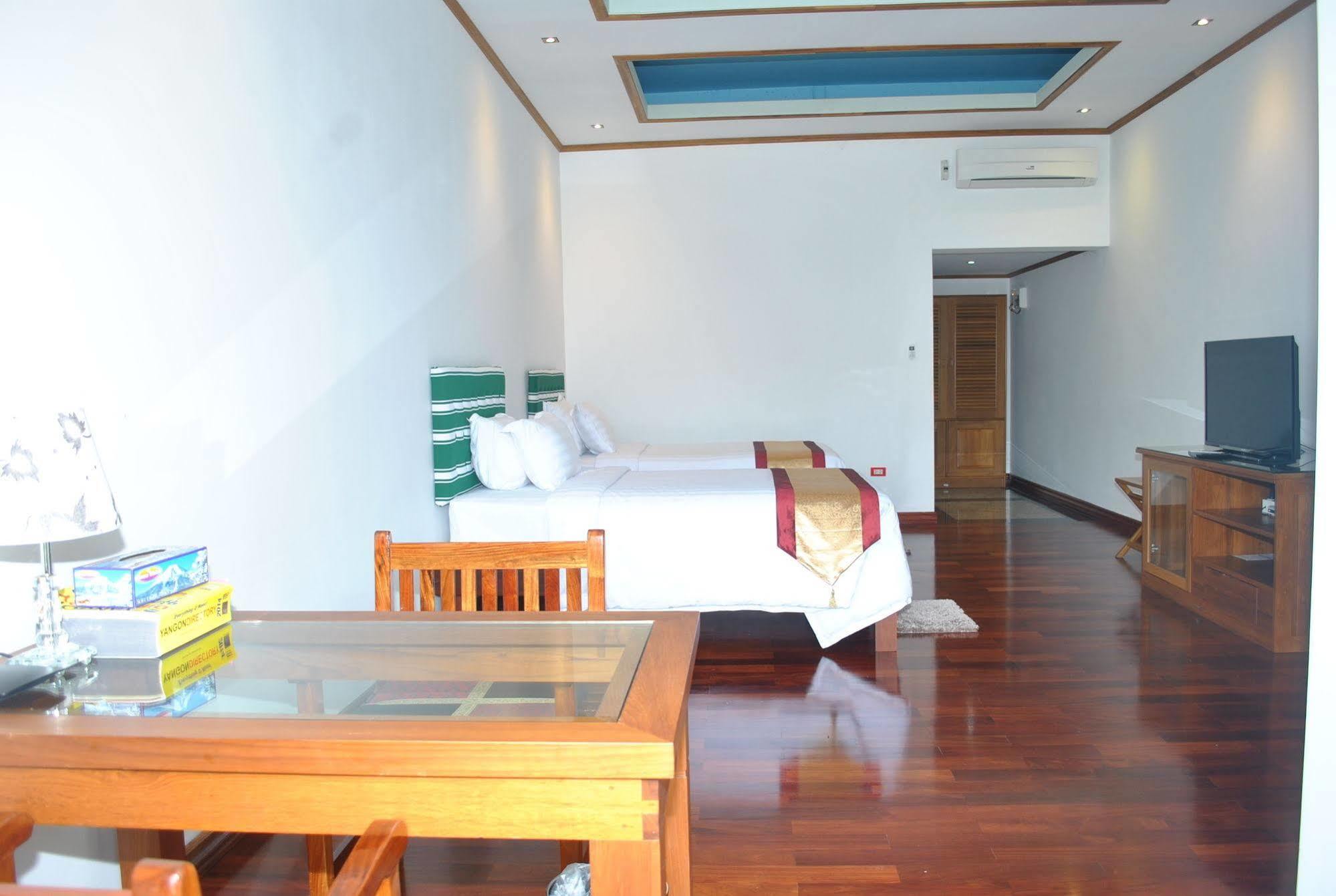 Myanmar Life Hotel Yangon Exterior foto