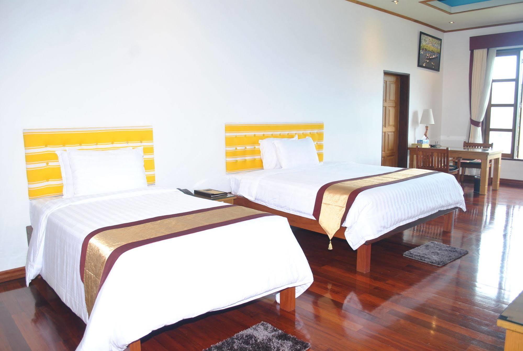 Myanmar Life Hotel Yangon Exterior foto