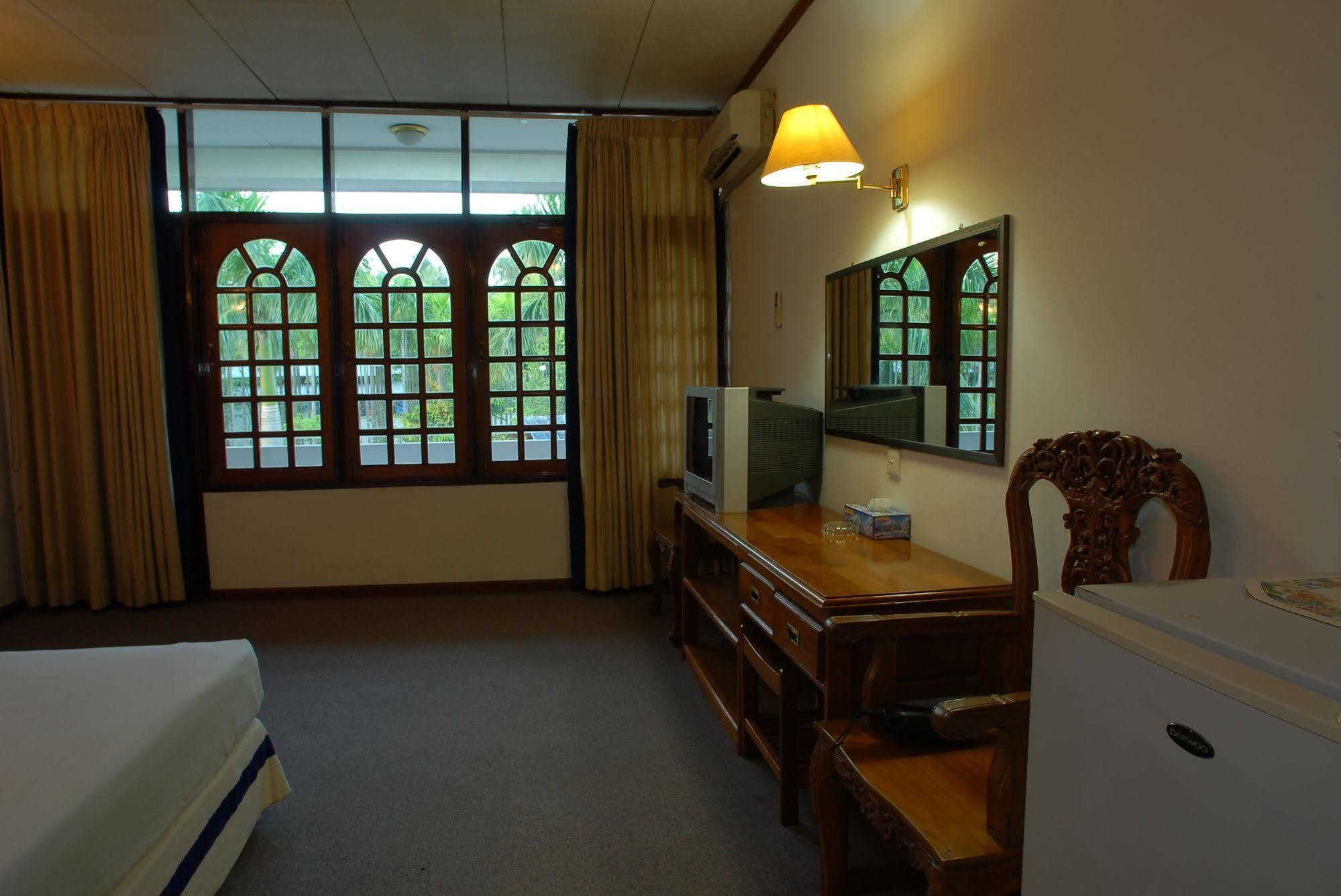 Myanmar Life Hotel Yangon Exterior foto